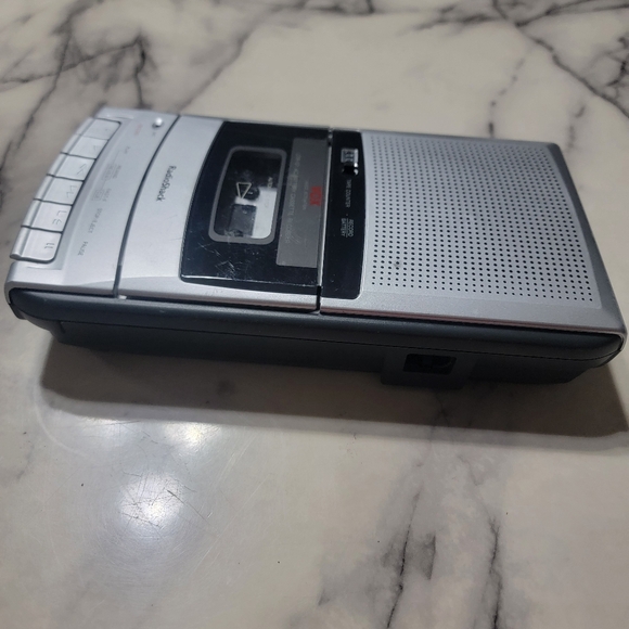 Radio Shack Vox Ctr-121 AC/Battery Cassette Recorder - Picture 6 of 6